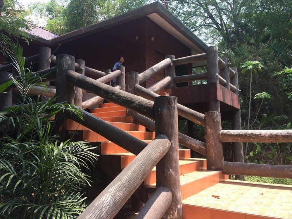 Ban Suan Klang Muang Resort Mehongszon Kültér fotó
